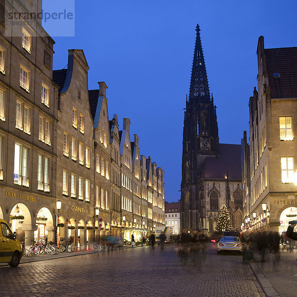 Prinzipalmarkt street with St. Lamberti Church  at Christmas