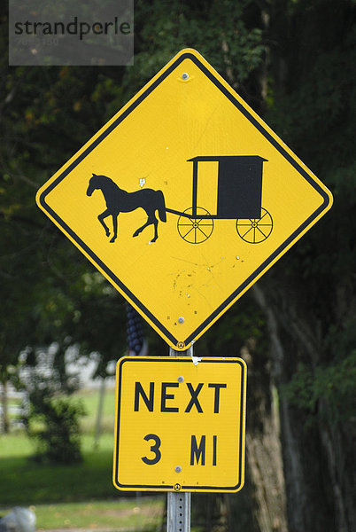 'Verkehrsschild ''Achtung Pferdekutsche'' der Amischen'