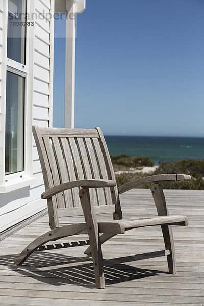 Leerer Stuhl in einem Strandresort