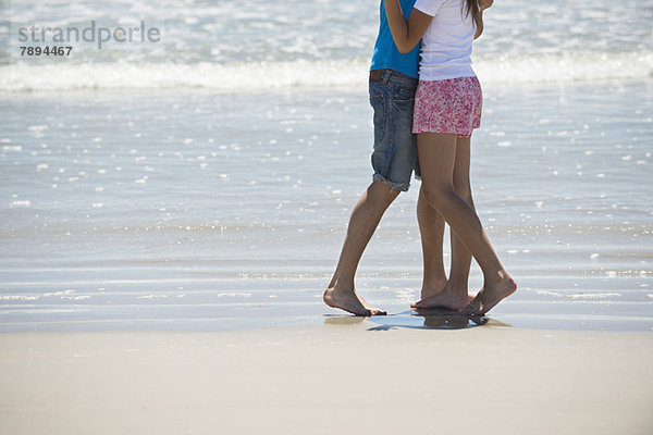 Romantisches Paar am Strand