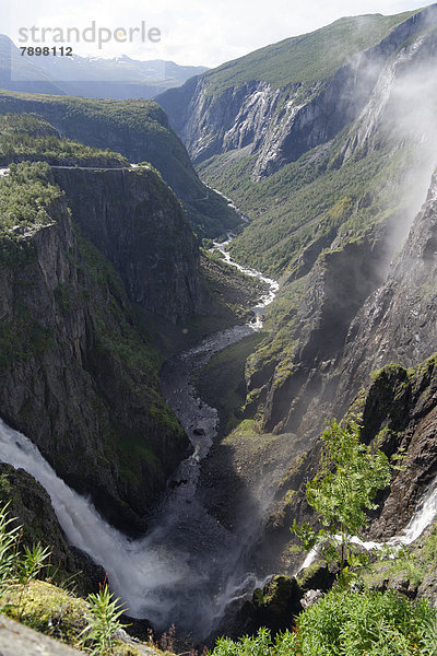 Vøringsfossen-Wasserfall im Tal