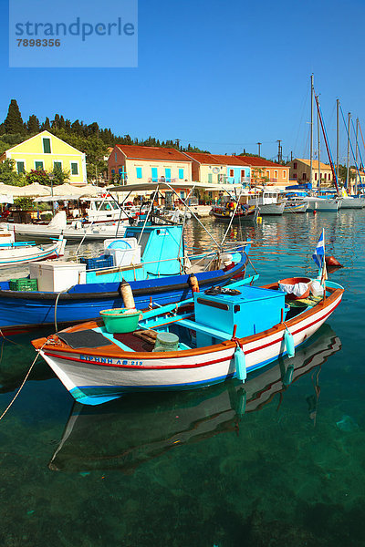 Boote im Hafen  Fiscardo Kefalonia  Griechenland  Europa
