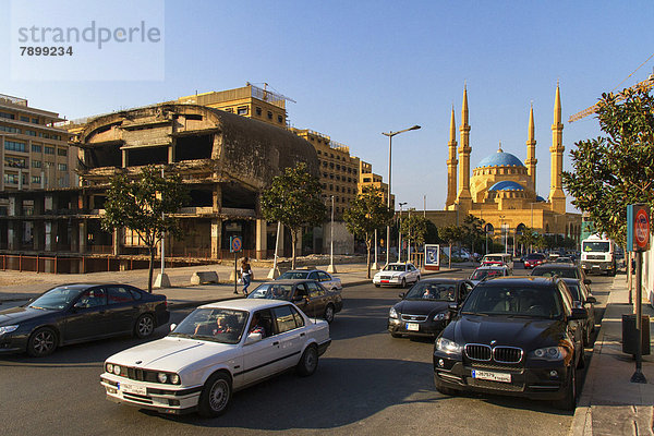 Ruine des Beirut City Center  hinten die Mohammed-al-Amin-Moschee