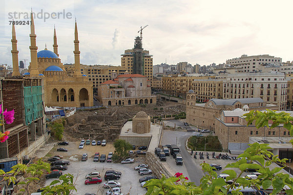 Römische Ausgrabungen vor der Mohammed-al-Amin-Moschee  daneben die Sankt-Georgs-Kathedrale und der Al-Nourieh-Schrein
