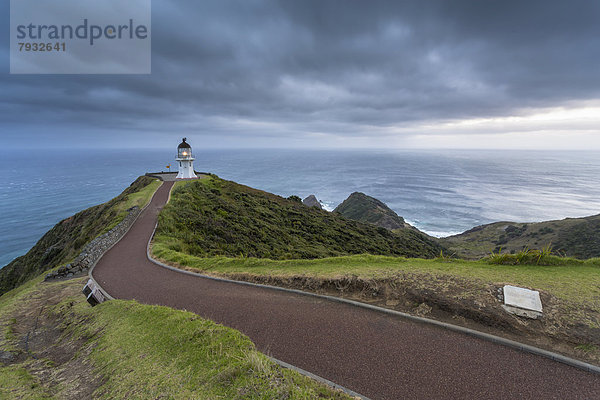 Leuchtturm am Cape Reinga in der Morgendämmerung