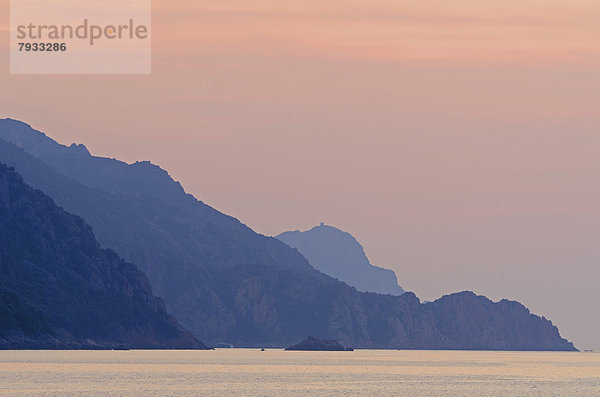 Berg Sonnenuntergang umgeben Porto