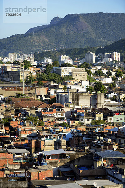 hoch oben Städtisches Motiv Städtische Motive Straßenszene Straßenszene Berg Druckerzeugnis über Gebäude aufwärts Apartment Mittelpunkt Rückansicht Ansicht Ghetto Lifestyle Brasilien
