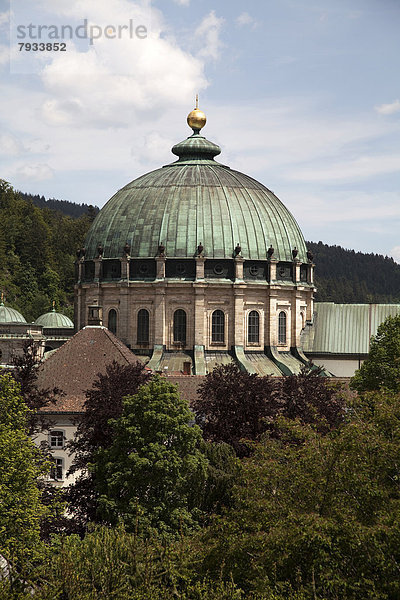 Dom von St. Blasien  Kuppel mit goldenem Reichsapfel und Kreuz
