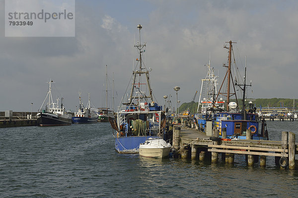 Fischkutter und Schiffe im Hafen