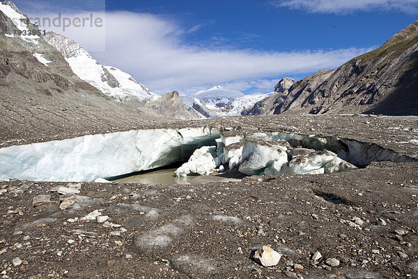 Eiseinbruch am Gletscher  Pasterze und Johannisberg