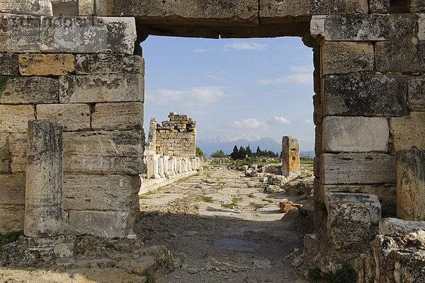 Byzantinisches Tor und Arkadenstraße  antike Stadt Hierapolis