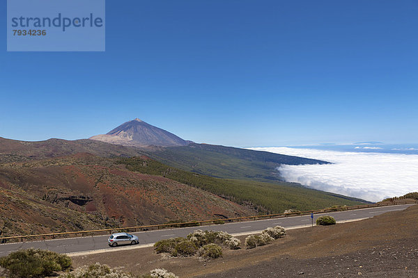 Landschaft im Teide-Nationalpark  UNESCO-Weltnaturerbe  hinten der Vulkan Teide