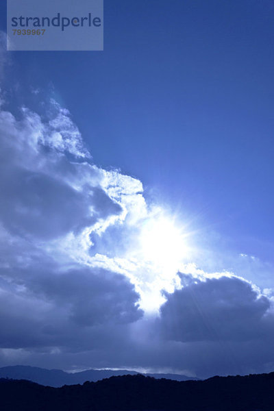 Blauer Himmel mit Wolken