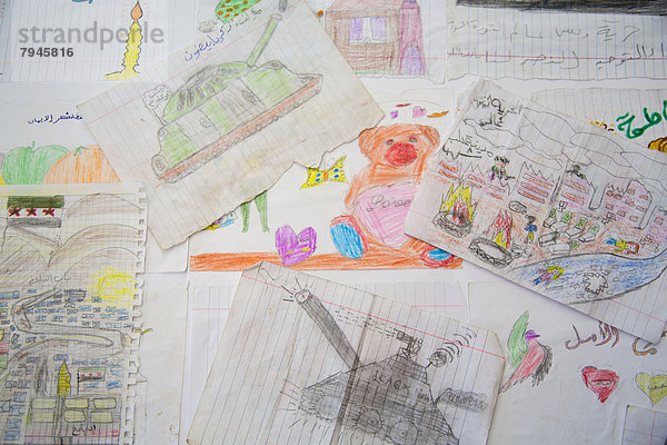 Zeichnungen von Kindern  Flüchtlingslager für syrische Bürgerkriegsflüchtlinge