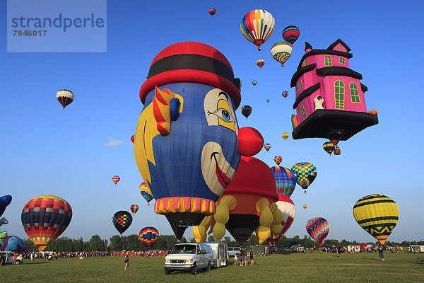 Heißluftballon-Festival in Saint-Jean-sur-Richelieu  Quebec  Kanada