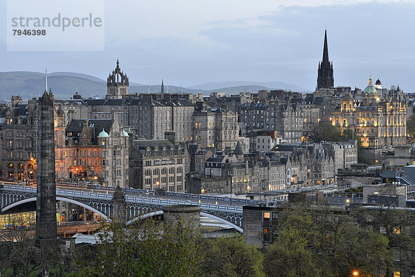 Edinburgh Hauptstadt Palast Schloß Schlösser Hügel Geschichte Ansicht
