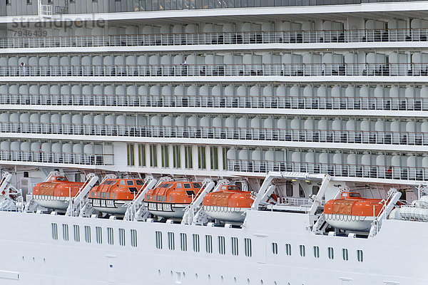 Außenkabinen und Rettungsboot  Kreuzfahrtschiff Marina  Baujahr 2009  236m  1258 Passagiere  Überseehafen