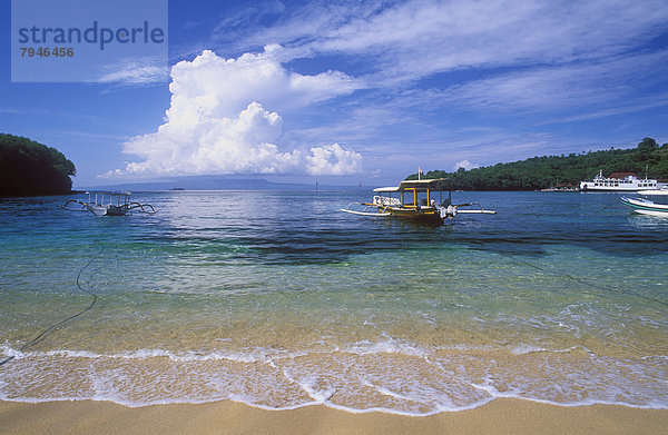 Fischerboote am Strand von Padang Bai