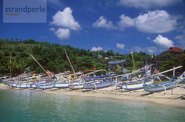 Fischerboote am Strand von Padang Bai