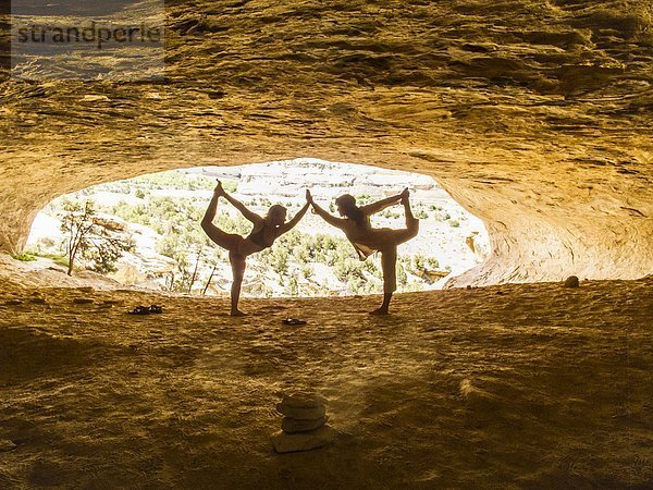 Frau  Pose  Höhle  2  Yoga