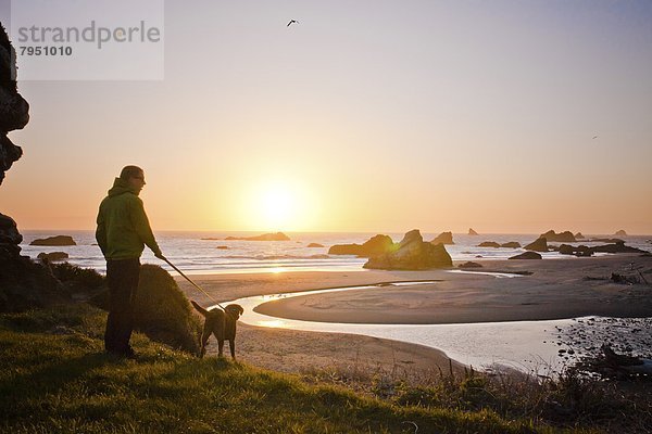 Mann  Strand  Sonnenuntergang  Küste  Hund  Oregon  Schiffswache