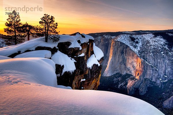 Winter  Sonnenuntergang  Taft  zeigen  Yosemite Nationalpark  Kalifornien