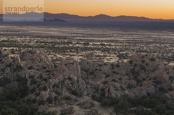 Farbaufnahme  Farbe  Sonnenuntergang  Wüste  Arizona  Grabstein