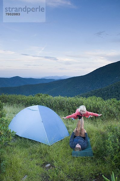 Frau Berg schwarz camping Tochter