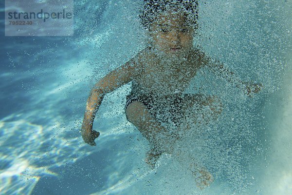 Unterwasseraufnahme Schwimmbad schießen