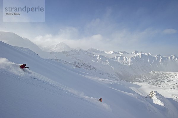 Führung  Anleitung führen  führt  führend  Zusammenhalt  Skifahrer  Forschung  Ski