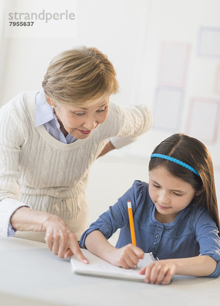 Hilfe  Lehrer  Schule  Schülerin  5-9 Jahre  5 bis 9 Jahre