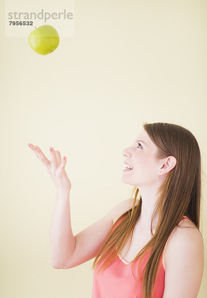 Portrait  Frau  Spiel  Apfel