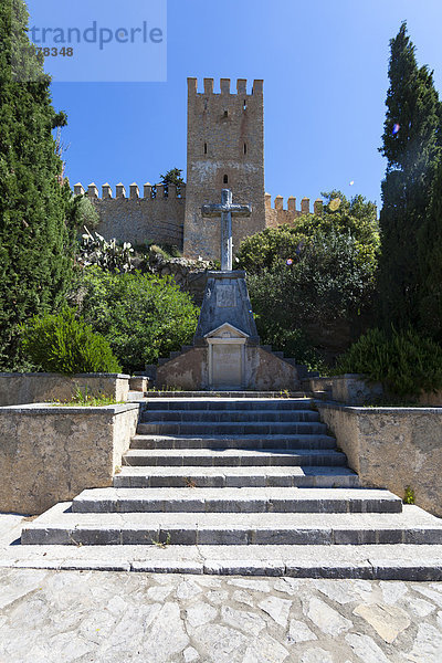 Spanien  Mallorca  Blick auf die Burg von Arta