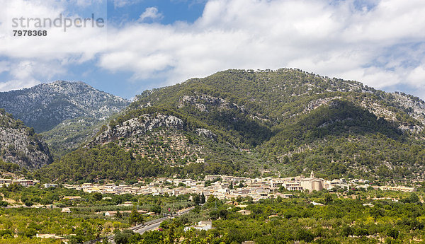 Spanien  Mallorca  Blick auf die Stadt Wolkenstein