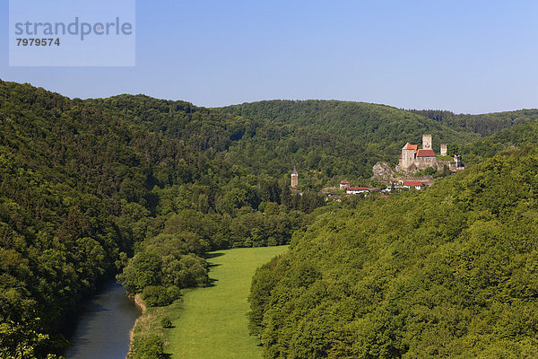 Österreich  Blick auf Schloss Hardegg