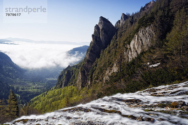 Österreich  Steiermark  Wasserfall und Nebel im Murtal auf der Krumpenalm