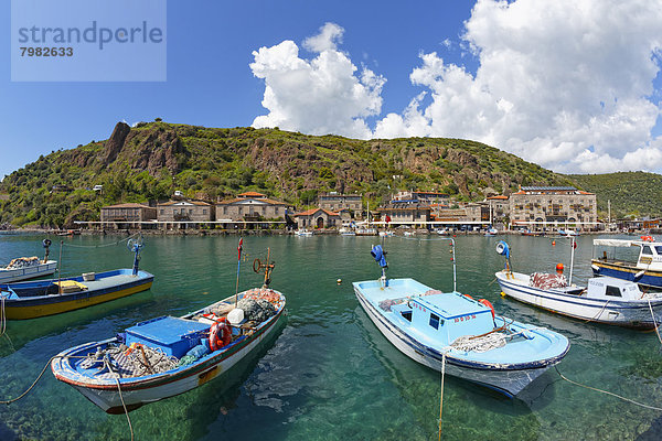 Türkei  Hafen von Assos im Dorf Behramkale