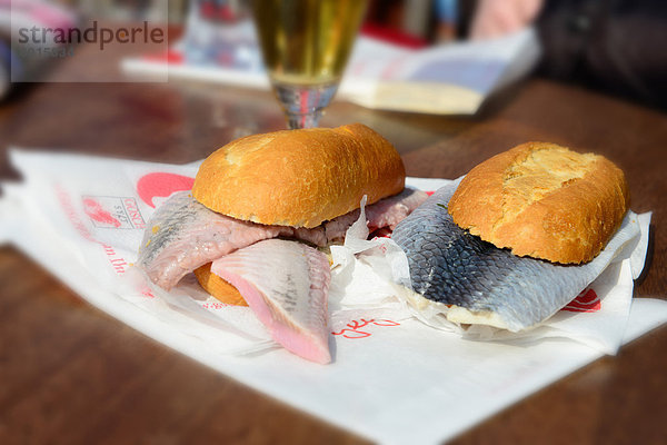 Brötchen mit Matjes  List  Sylt  Schleswig-Holstein  Deutschland  Europa