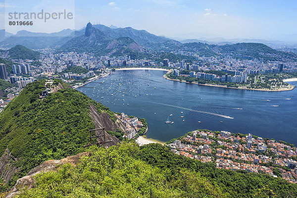 Blick den Stadtteil Botafogo und den Corcovado vom Zuckerhut