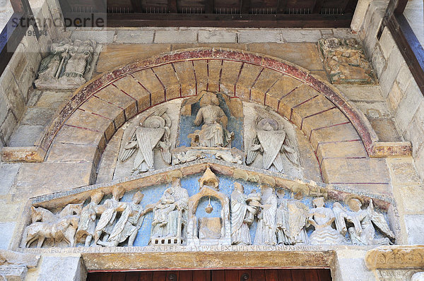 Fassadenskulpturen an der Basilika Notre Dame du Port