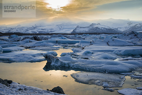 Eisberge im Jökulsárlón  Gletschersee  Fjord  Vatnajökull