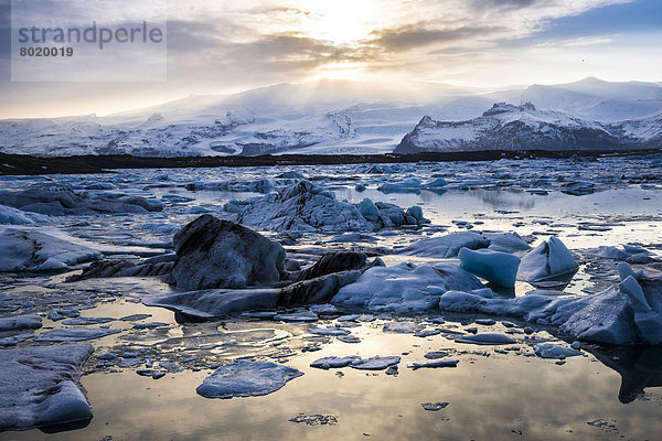 Eisberge im Jökulsárlón  Gletschersee  Fjord  Vatnajökull