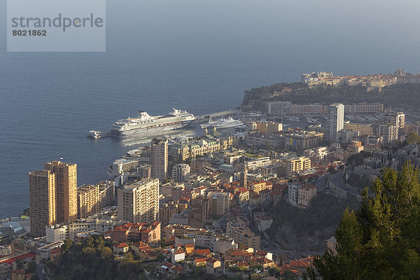 'Ausblick auf Fürstentum Monaco  ''Mein Schiff 1'' liegt im Hafen'