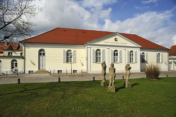 Ernst-Barlach-Theater  ältester erhalten gebliebener Theaterbau in Mecklenburg  1828 erste Aufführung