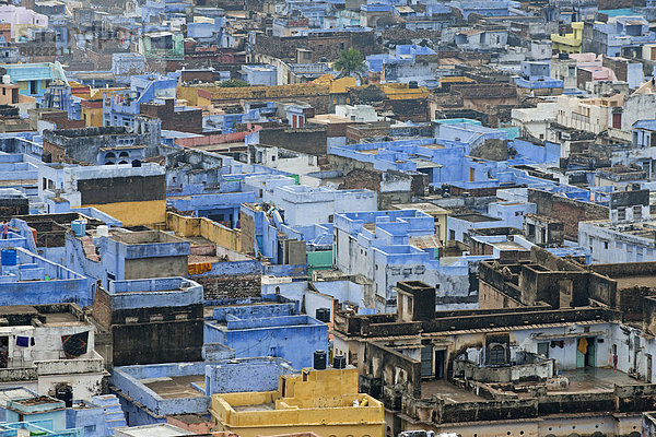 Stadtansicht von Bundi mit blau gestrichenen Häuser