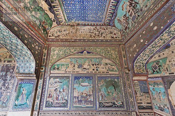 Wandgemälde oder Fresken aus Naturfarben aus der Malschule Bundikalam  Chitrashala oder Pavillon der Gemälde  Garh-Palast