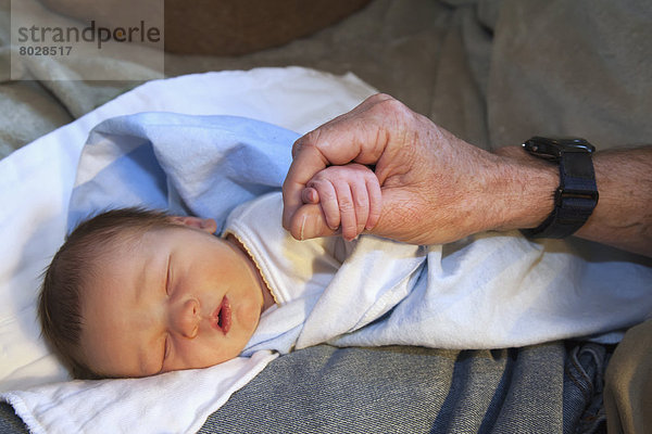 Neugeborenes  neugeboren  Neugeborene  Mann  Amerika  festhalten  schlafen  Verbindung  Connecticut