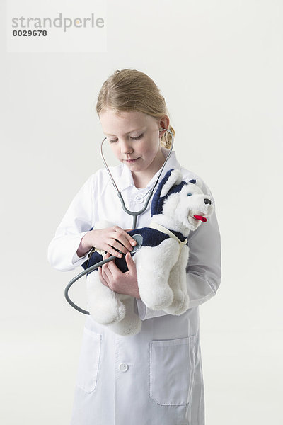 Amerika  Stethoskop  Mantel  Spielzeug  belegt  jung  Kleidung  Verbindung  Arzt  Mädchen  Alaska  Anchorage  Untersuchung  Welpe