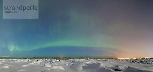 Skyline  Skylines  Winter  Amerika  Nacht  folgen  über  Küste  Großstadt  Ansicht  Verbindung  glänzen  Polarlicht  Alaska  Anchorage