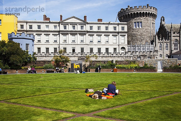 Außenaufnahme  Dublin  Hauptstadt  Fröhlichkeit  Palast  Schloß  Schlösser  Rasen